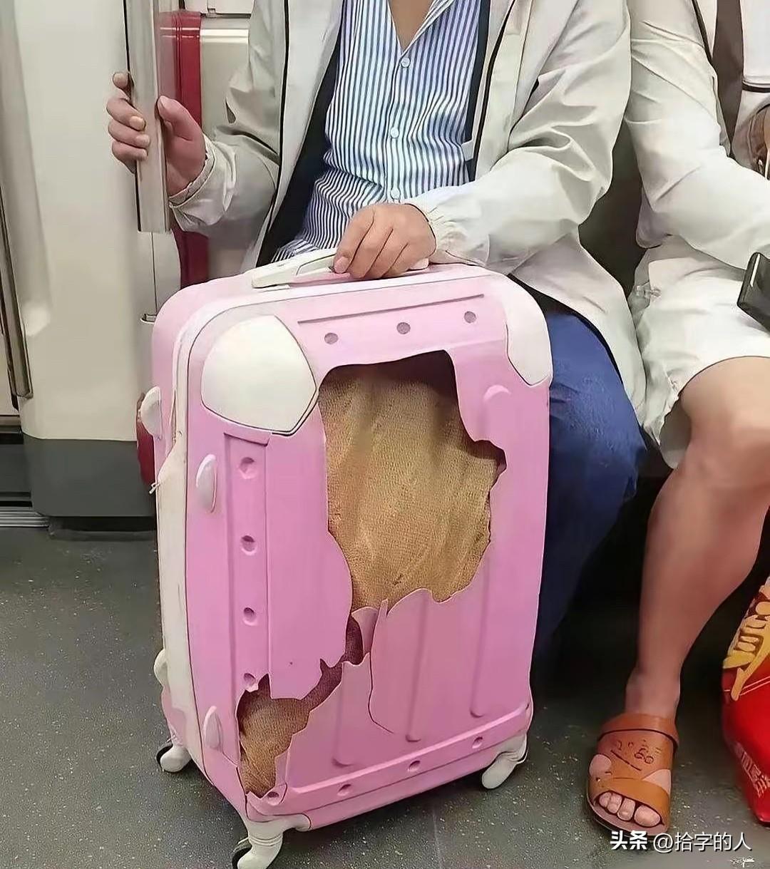 远看是一个烂箱子，近看还是一个烂箱子，其实就是一个烂箱子。[大笑]
