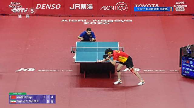 4-1守住半区！王楚钦赛后一句话，道尽职业赛场的热爱与坚守