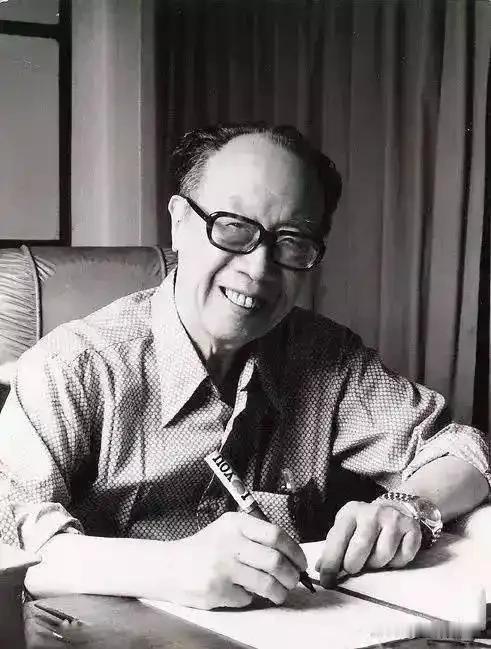 梁实秋《论剽窃》：
剽窃者存有一种侥幸的心理，以为古今中外的图书浩如烟海，偶然偷