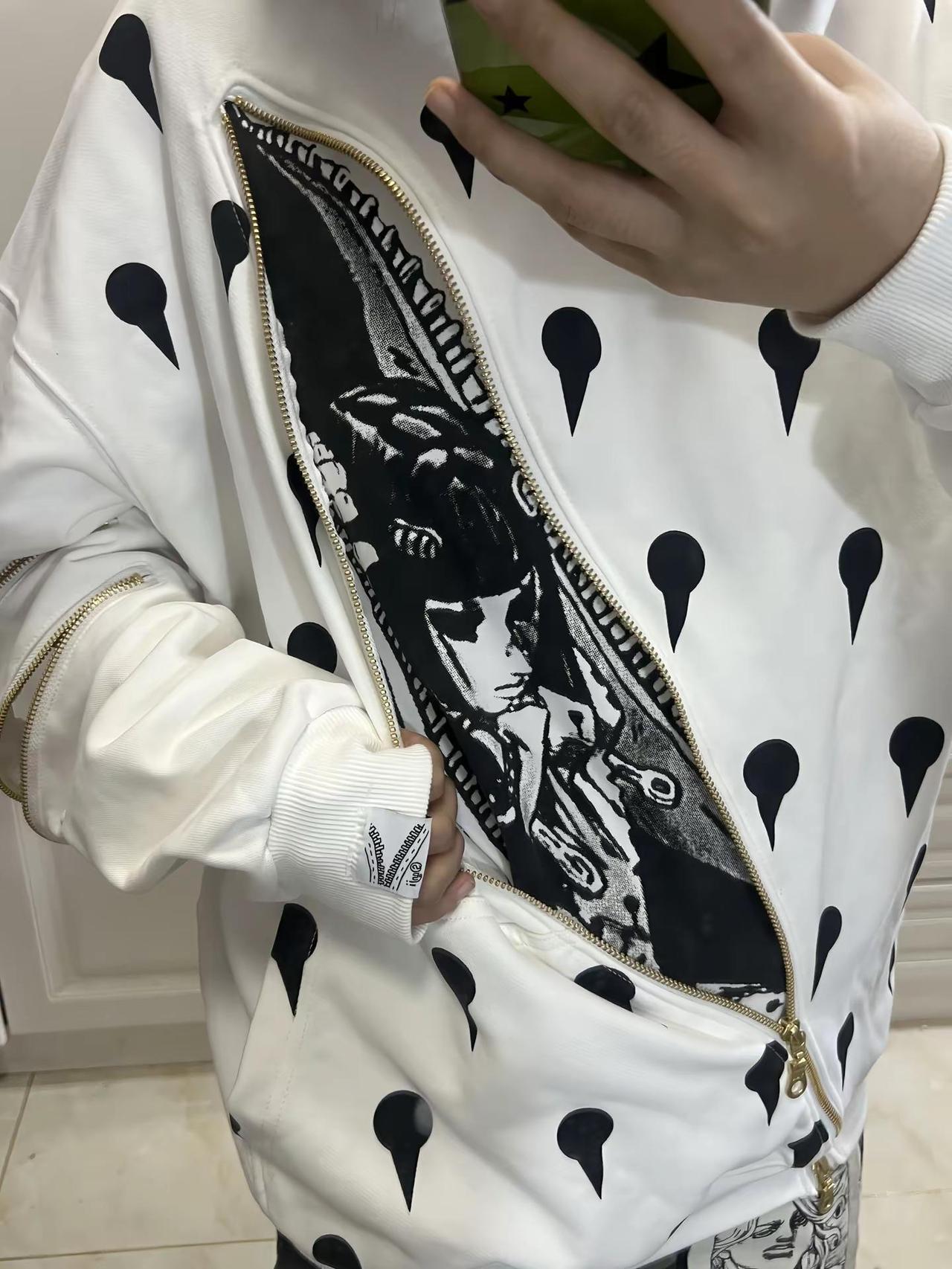 拉开是痛衣，拉上也很日常 依旧是权威的布加拉提卫衣非常有设计感jojo的奇妙冒险