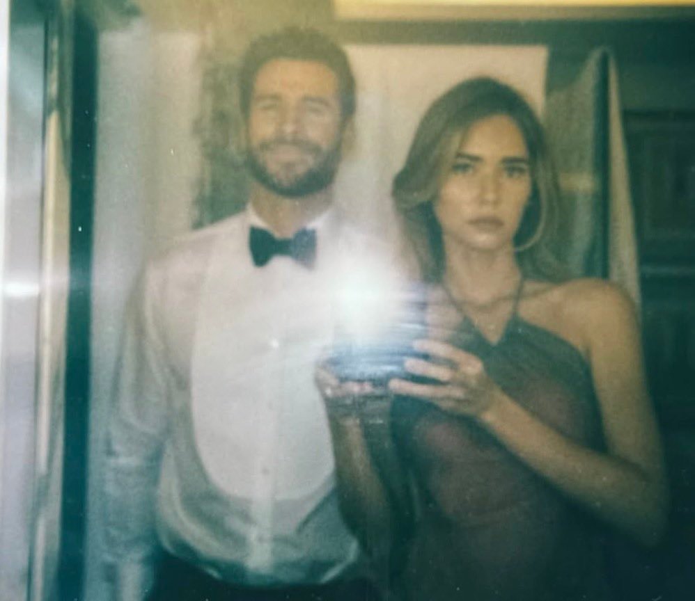 Gabriella Brooks IG发文：自己和未婚夫Liam Hemswor