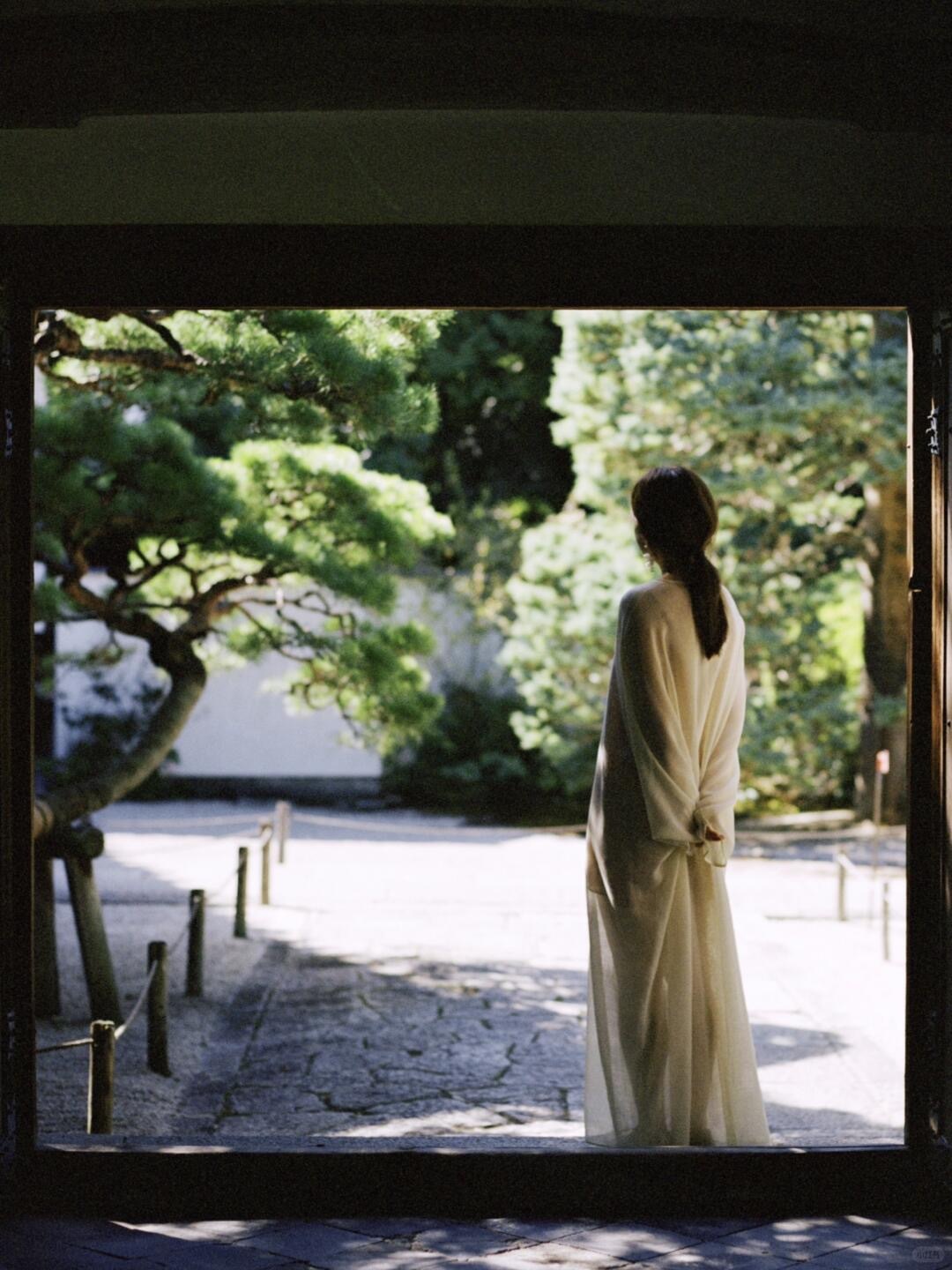 别把亲戚看得太重，亲戚关系，其实都很庸俗，爷强则姑亲，父强则叔亲，母强则舅亲，子