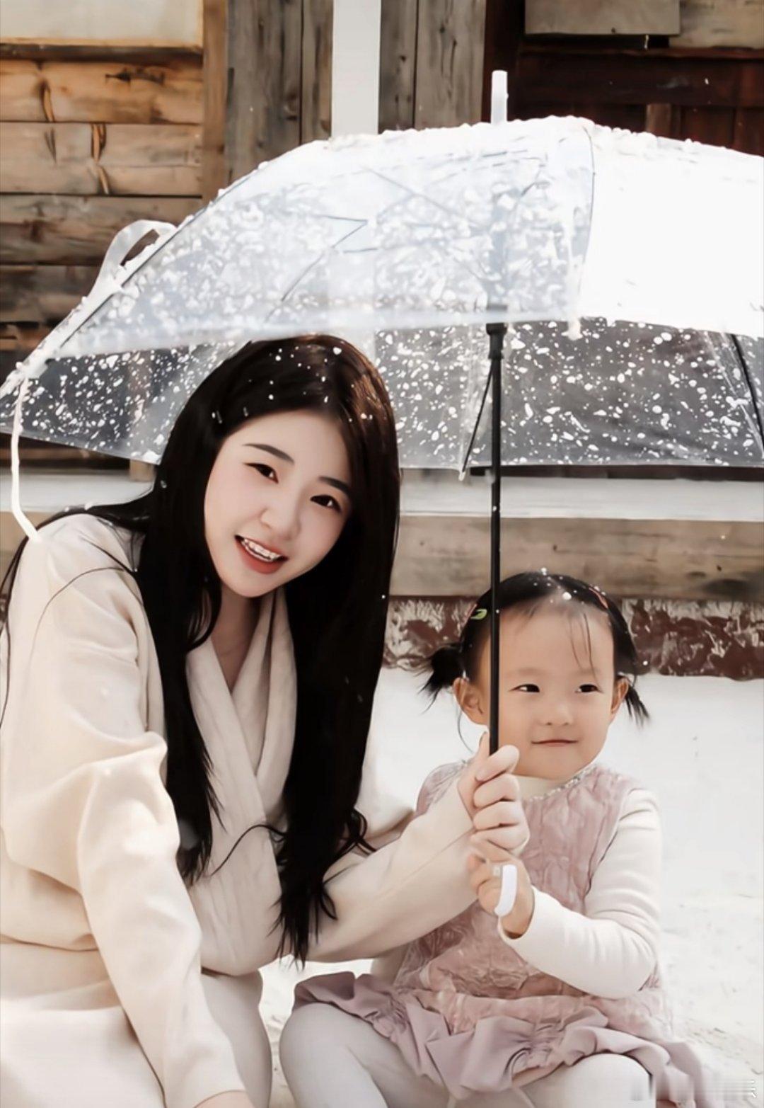 黄一鸣称三年没拿到孩子抚养费黄一鸣直播落泪自曝，女儿出生三年未拿到生父一分抚养费