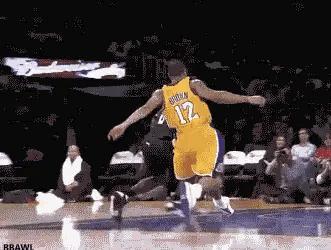 莫兰特和香浓布朗俩人的封盖，哪一个是天花板？两个人脚下都像是踩了弹簧，轻轻一跳，