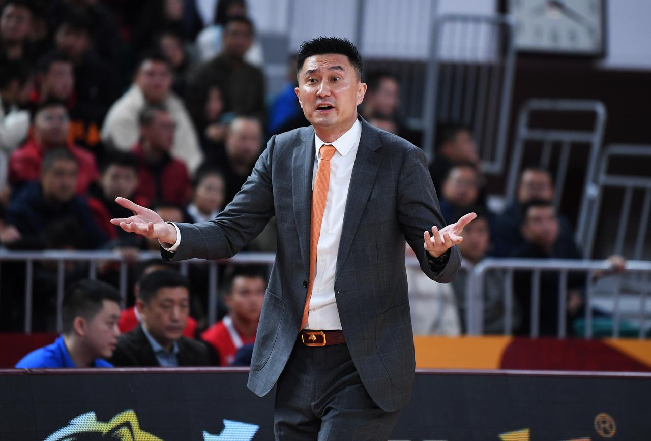 杜锋措手不及！
明晚19：35，广东男篮将在客场对阵福建男篮！对于明晚的比赛，朱