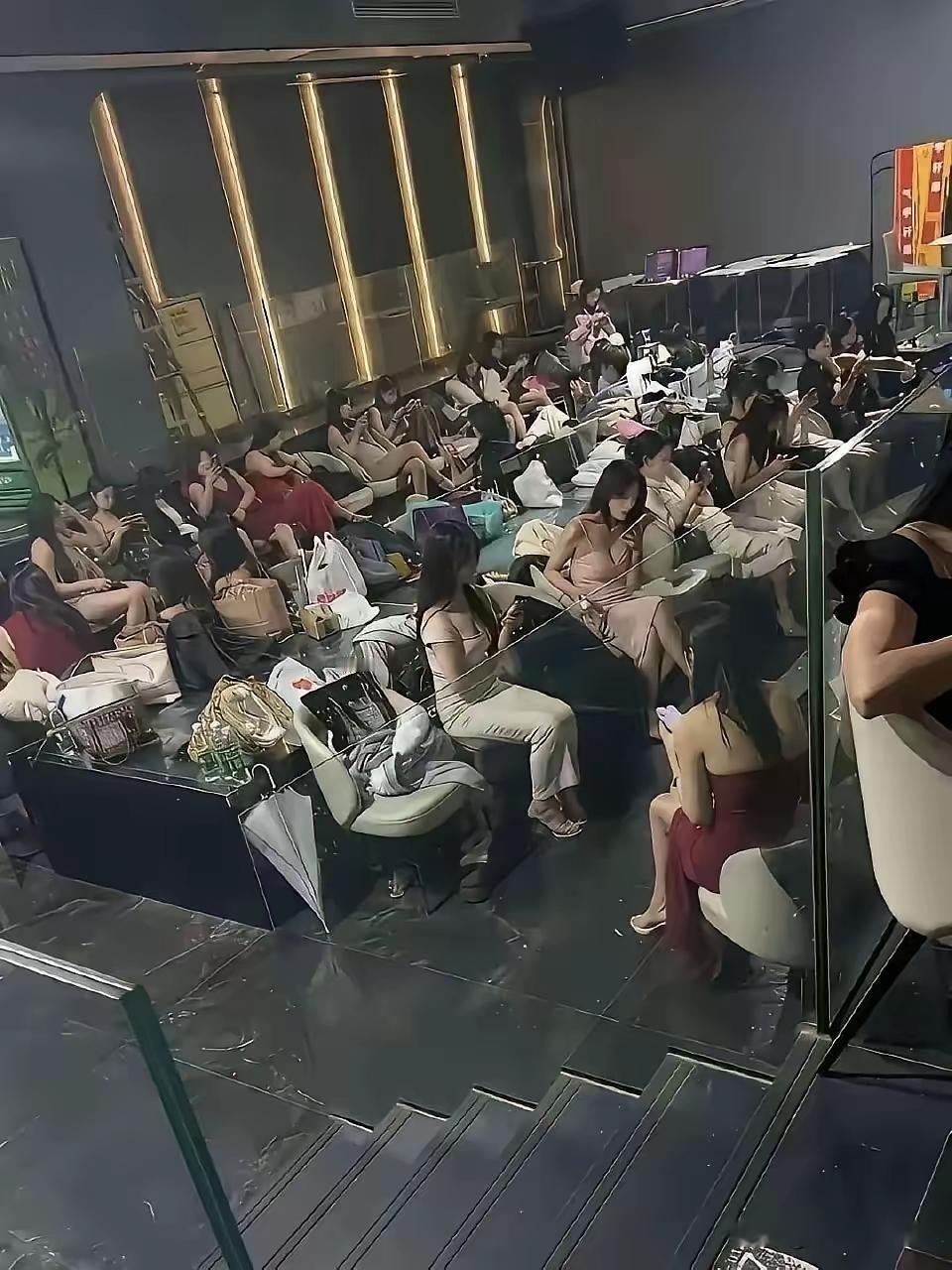 她们最终的归处在哪里？青春的饭总有吃完的时候。