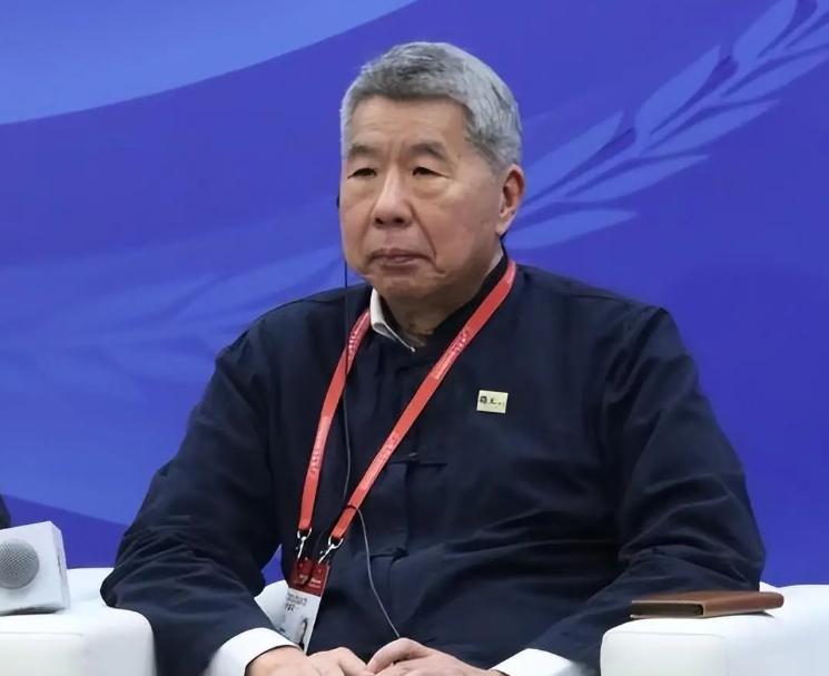 张亚中曾一针见血地把国民党劈成四类。头一类是“美国国民党”，朱立伦当代表，做事优