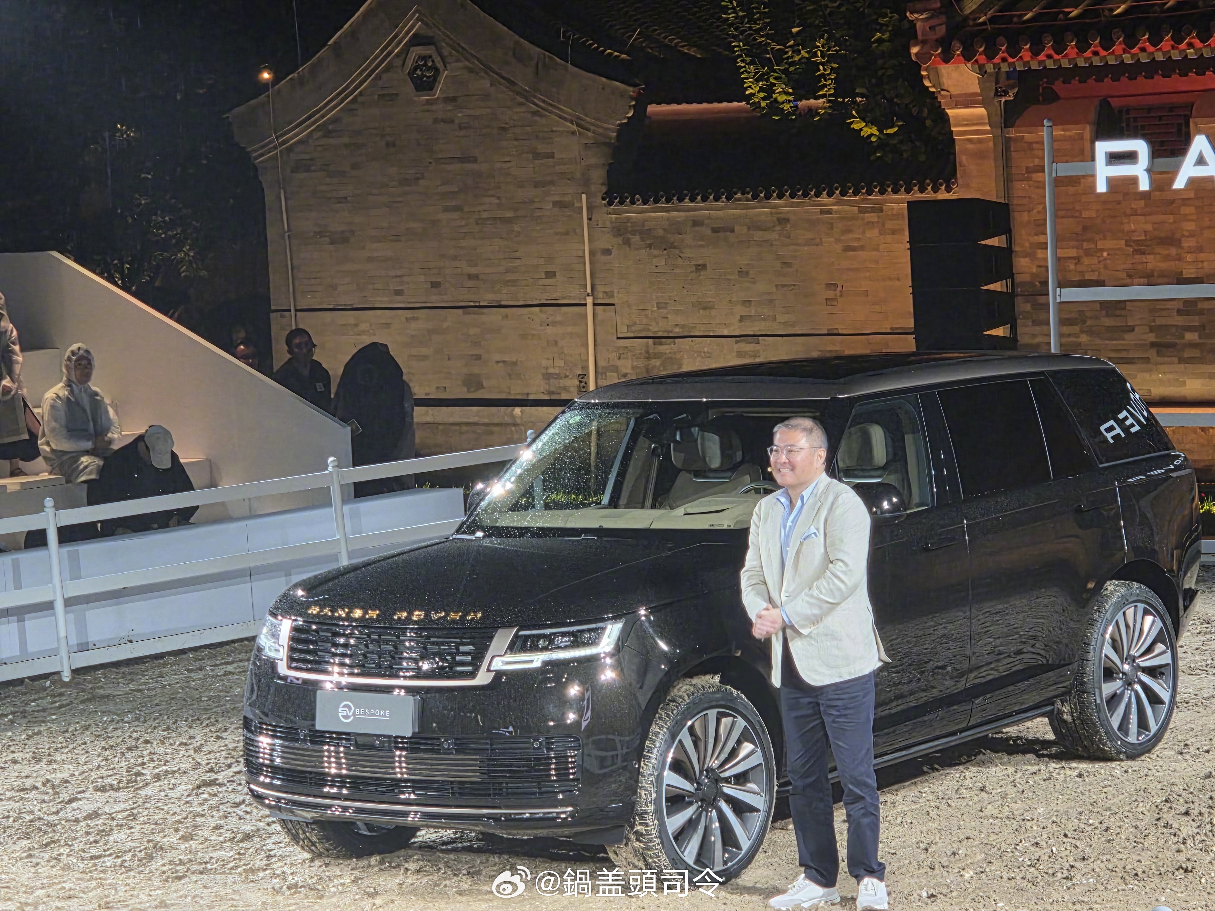 #揽胜无出其胜# 揽胜马年高定版，帅不？全国一共3台。我也属马的，我在纠结要不要