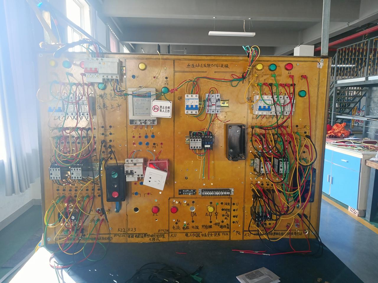 电工培训进行中……