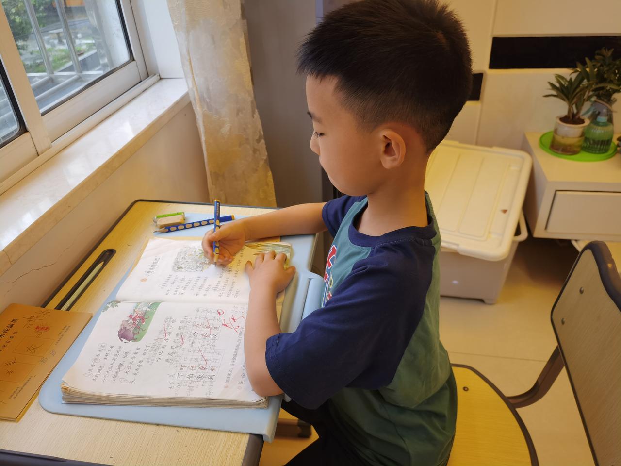 走过半生才懂的道理坚持并重复，是人生的必然选择。没有坚持，心中大乱一事无成；没有