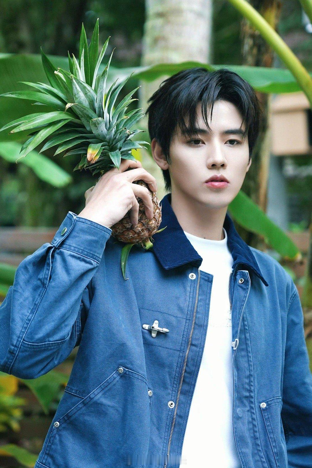 任豪R1SE公认的帅任豪：用脸征服你，再用幽默感留住你——这波操作，满分！💯 