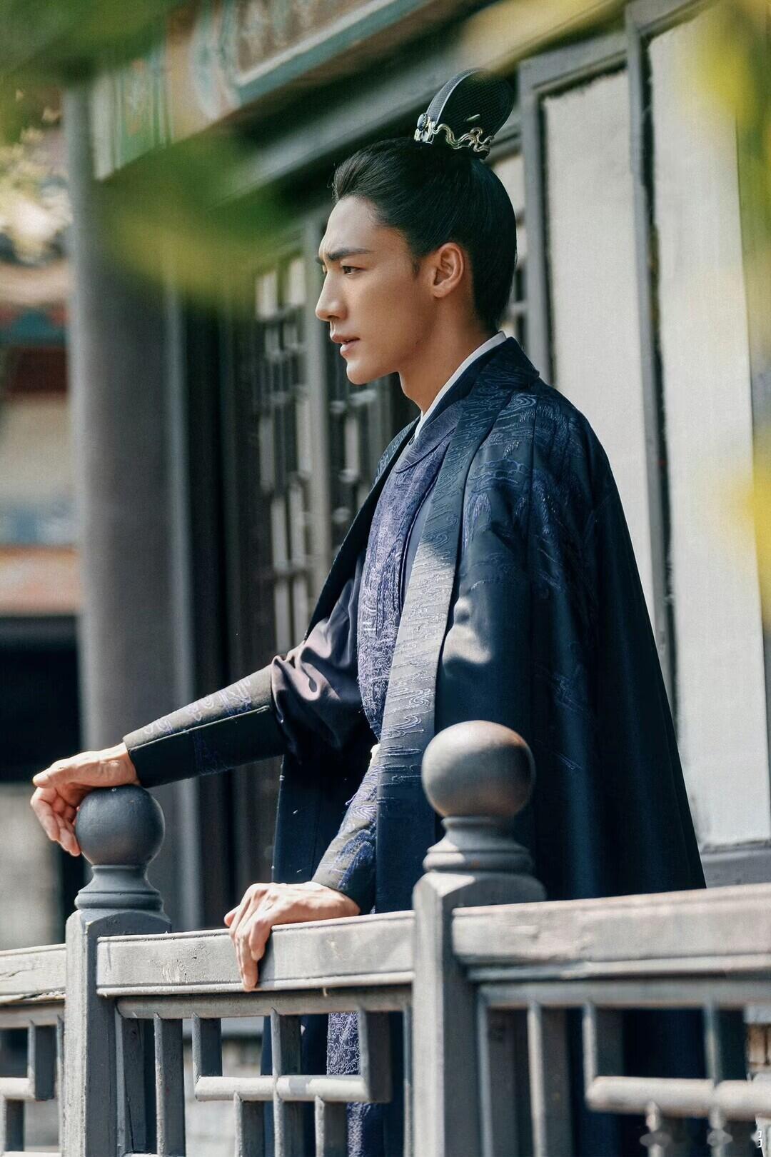 此沙首个古偶男主此沙一路沉淀蓄力，如今强势拿下古偶男主资源，事业版图持续扩大。陈