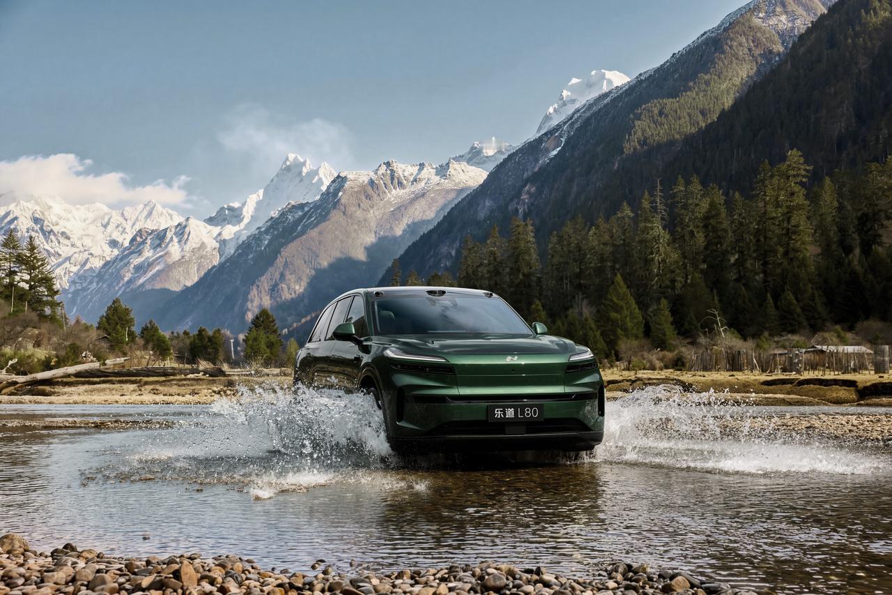 乐道L80的预售价格是24.58万元起，BaaS电池租用方式购买15.98万元起