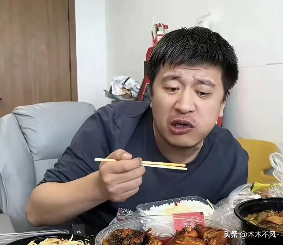 只用了短短的几年挣到了几个亿的钱，确实佩服他！
张老师这些年的状态我们都能看得出