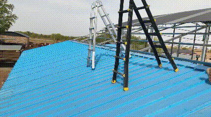 看过梯子跑步比赛吗？利用重力，再拨动一下梯子让梯子缓慢运动！