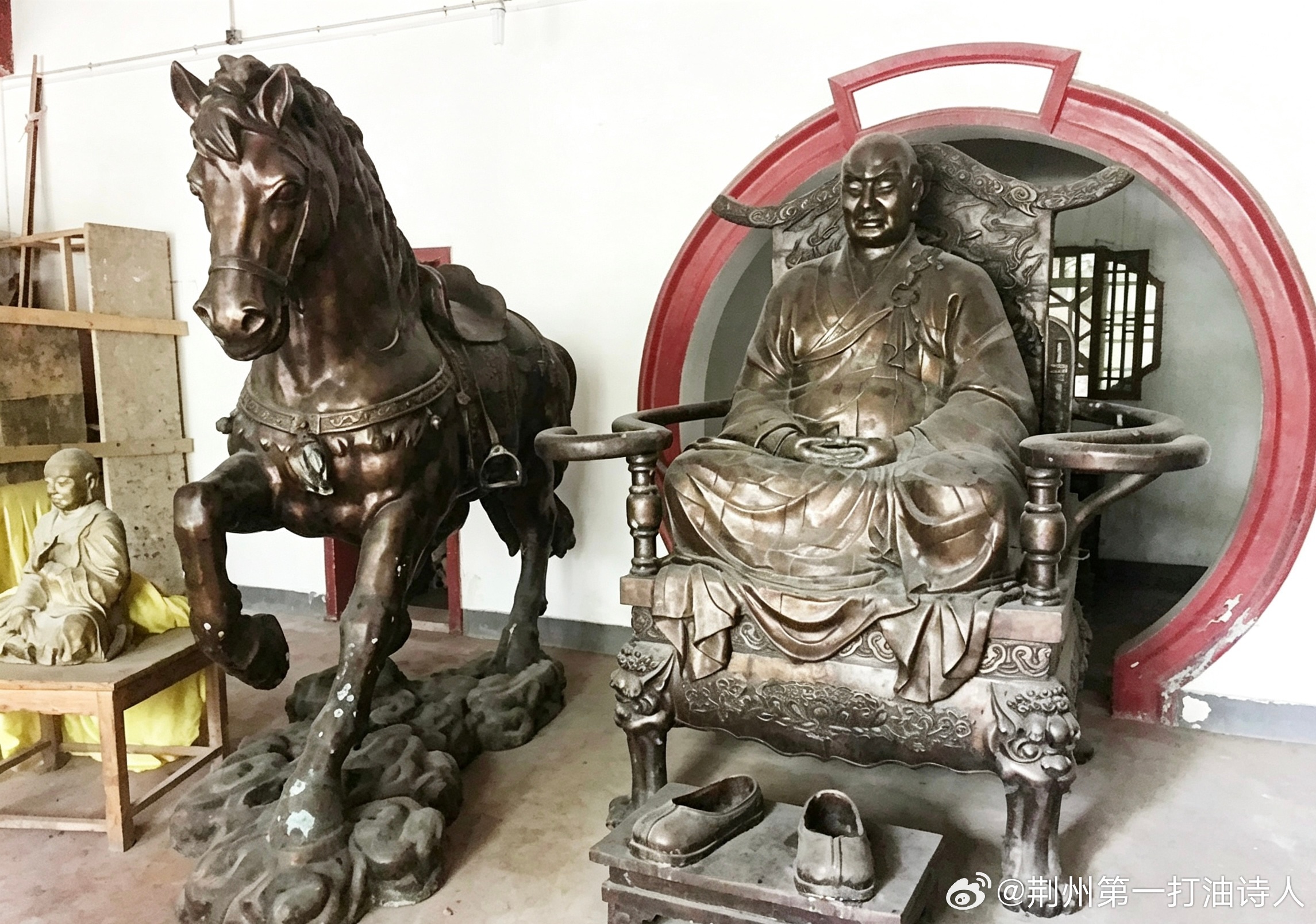 见惯了青巾美髯的关公形象，不少人还没见过削发为僧的武关公造型吧？这是当阳玉泉寺里