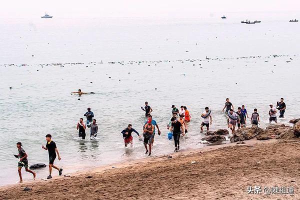 西班牙北非飞地遭遇移民大规模涌入，当地宣告紧急状态，欧盟内部裂痕彻底暴露
 
 