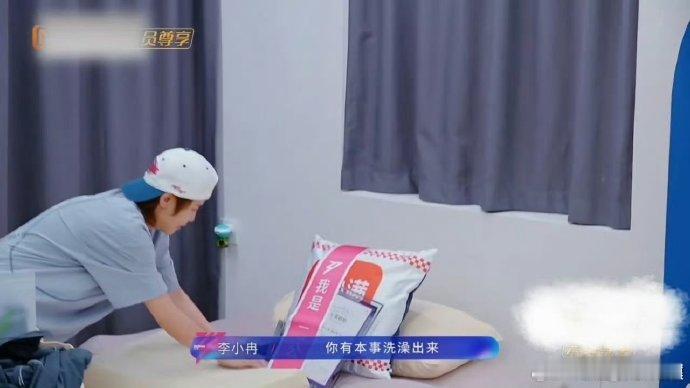 王濛在李小冉面前秀荣誉李小冉你是真火了王濛在李小冉面前大方分享荣誉的样子太可爱了