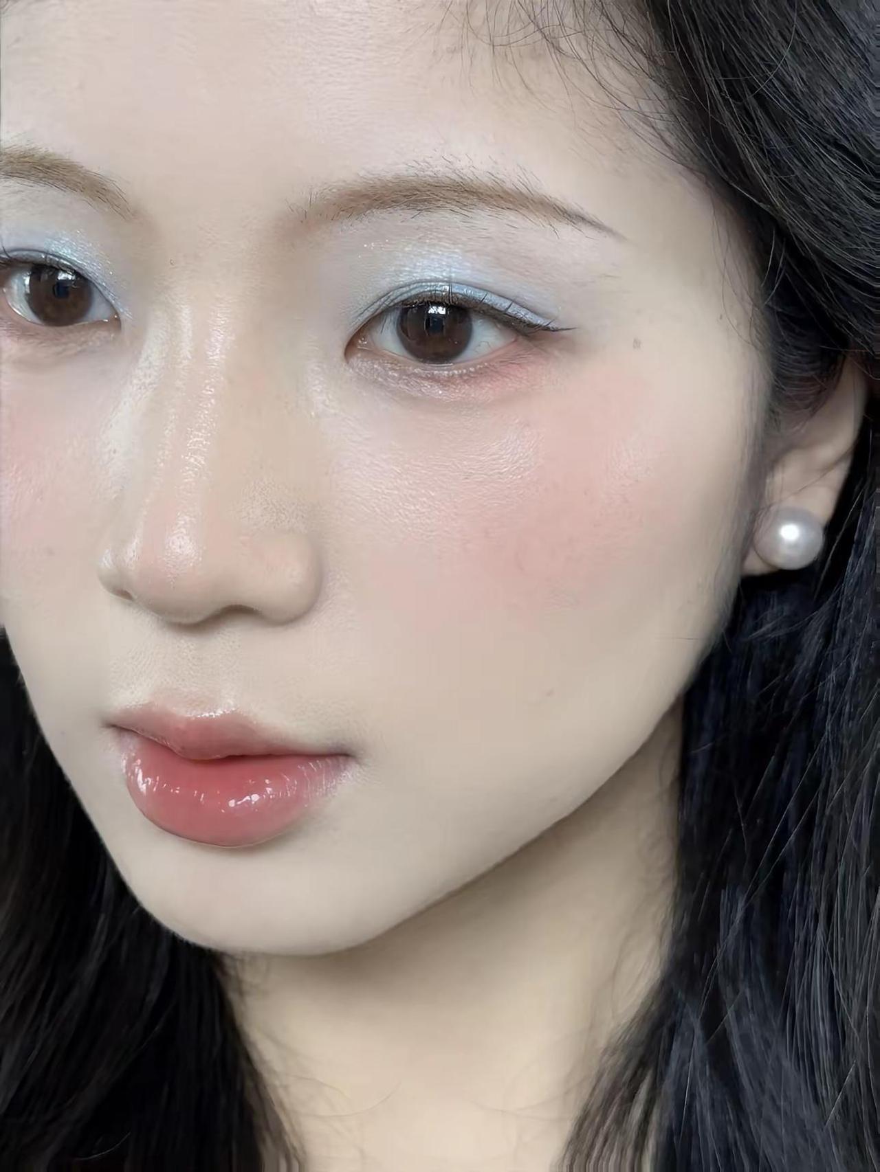 夏日一抹蓝 超喜欢这个海盐汽水妆蓝色眼影妆容 美妆 今日妆容