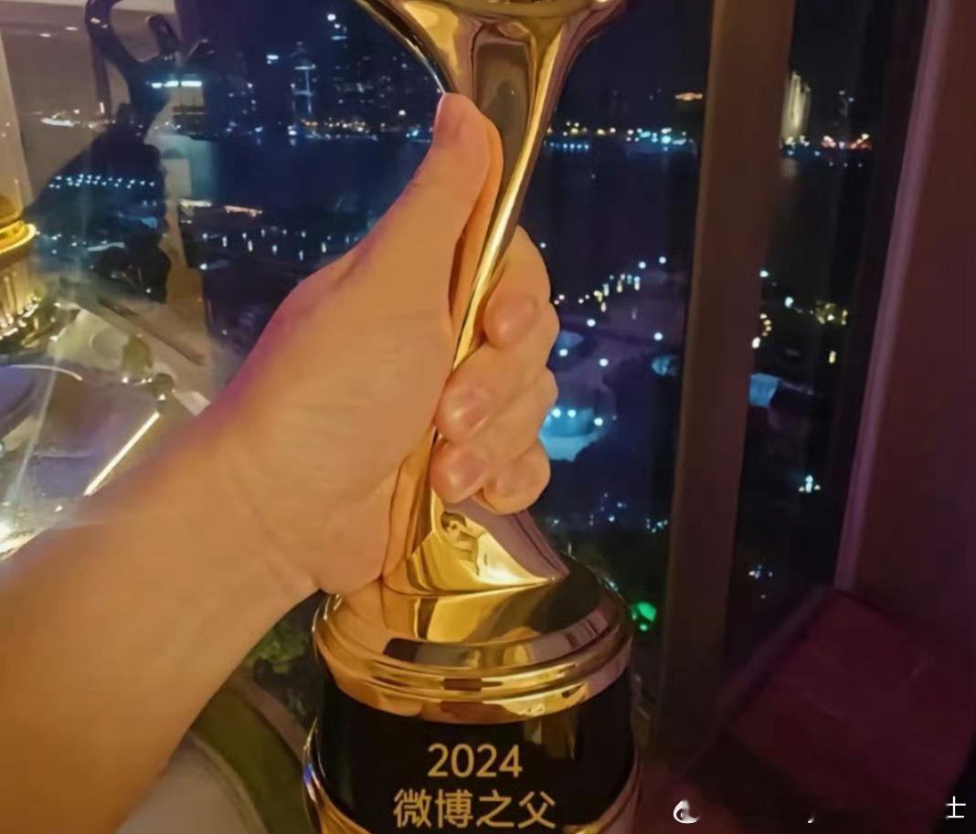 马龙樊振东王楚钦同框含金量拉满   随时随地（  ） 