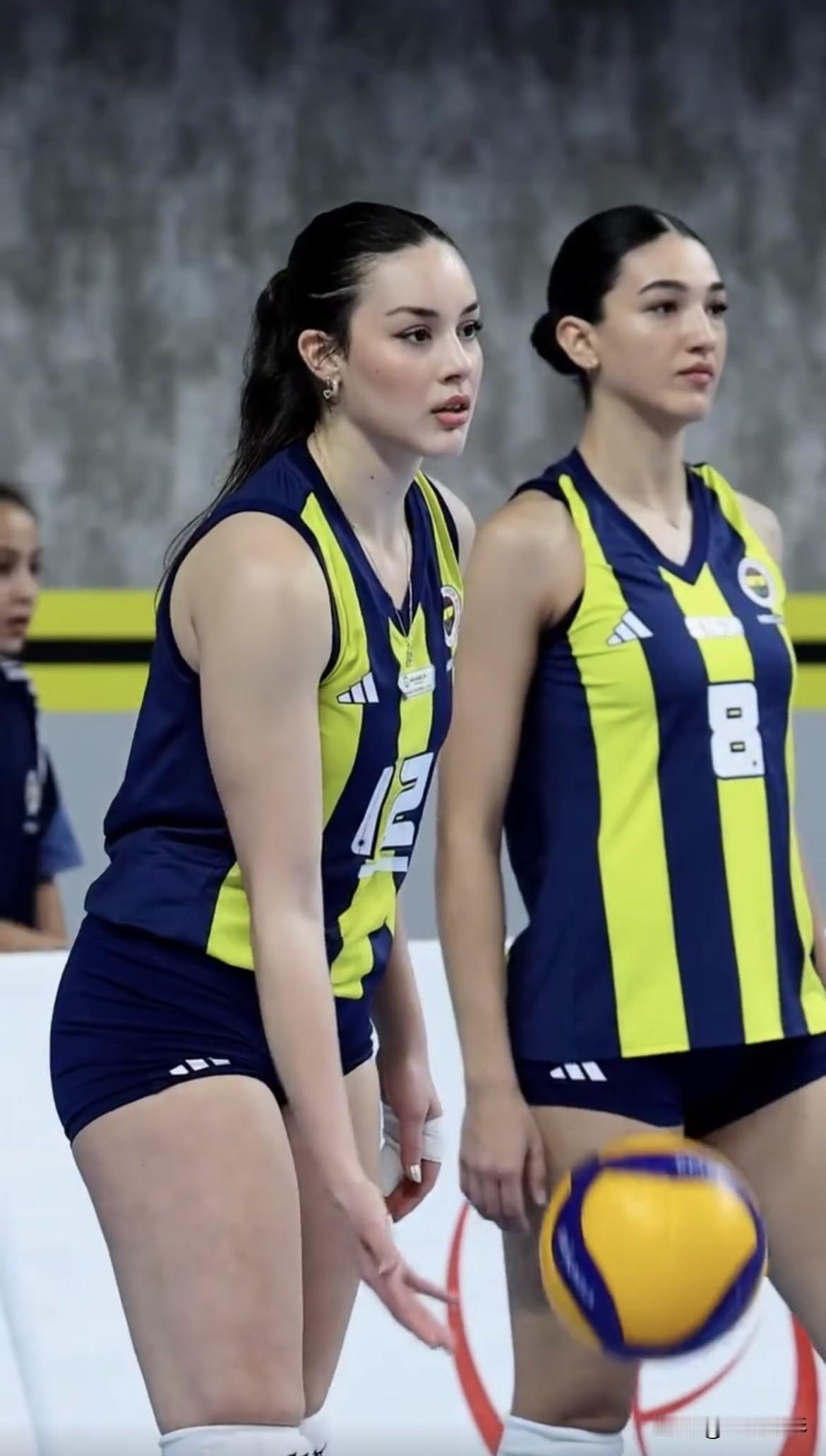 我私信她了，竟然回我了，人很好，没什么架子，亲切的和我聊了几句[笑哭][笑哭][