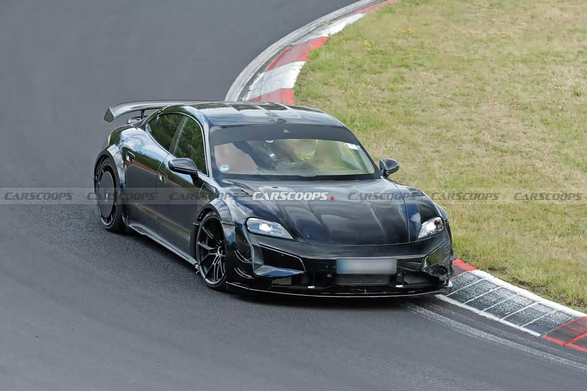 Manthey版保时捷Taycan Turbo GT赛道测试中，空力套件就能看出