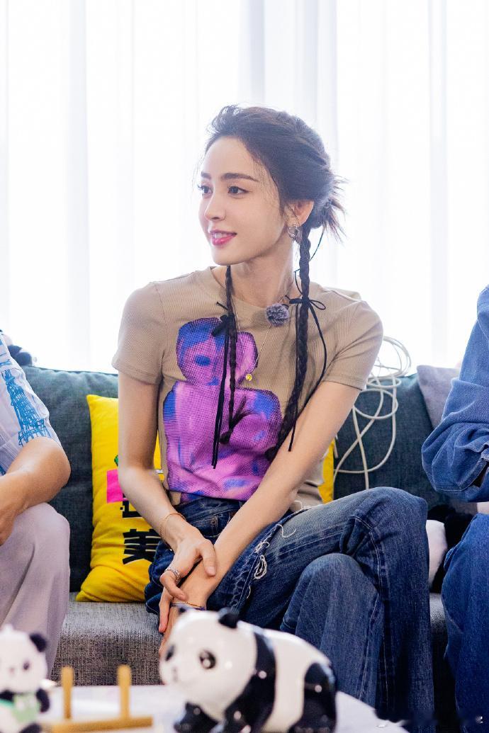 #娜扎怎么一会热一会冷的##娜扎到底在过什么季节#我请问呢？娜扎到底在过什么季节
