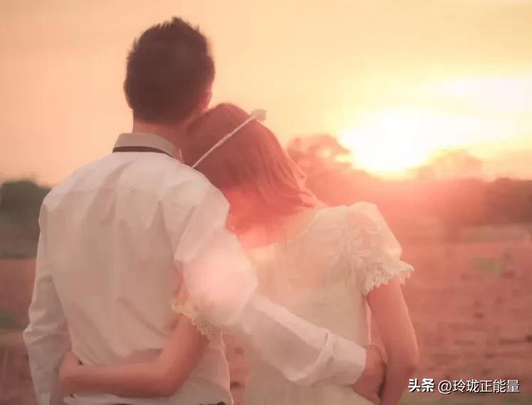 除了两口子，
别让任何外人，
搅和你的家事。
 
多少原本和睦的小家庭，日子过得