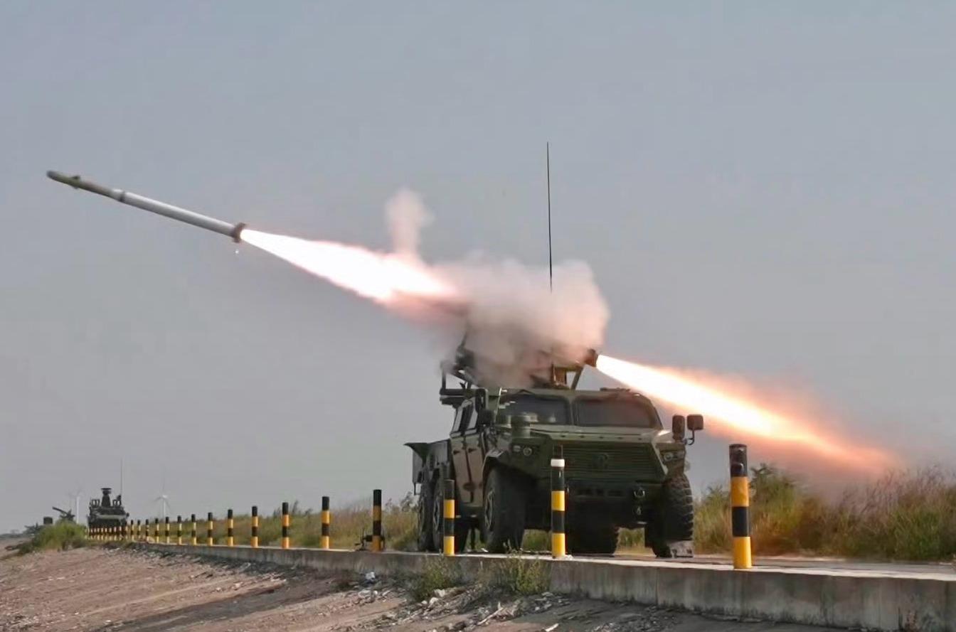 你好，红旗-13轻高机部队终于有了猛士车载防空导弹，上海FB-10A也算吃上国家