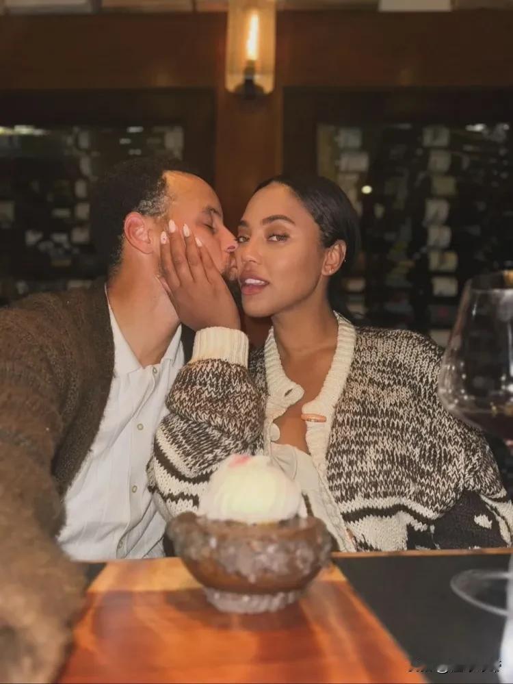 NBA第一好男人，库里结婚14年依然恩爱如初！

这几天库里和妻子迎来了14周年