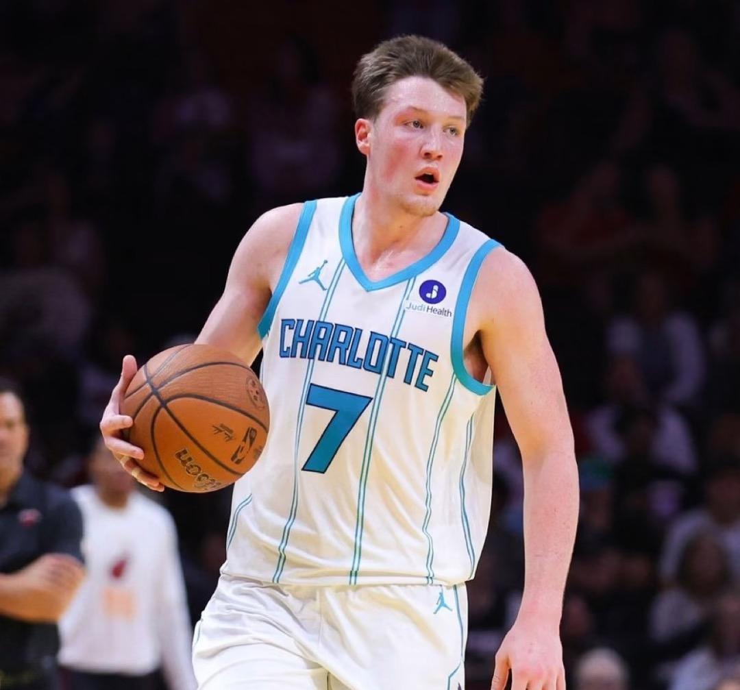 康·克努佩尔这新秀赛季简直杀疯了！他成了本赛季得分最高的新秀，场均 16.4 分