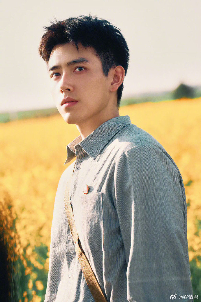 陈飞宇新剧创萤火单元最高热度  陈飞宇真的太能打了！新剧《纯真年代的爱情》热度一