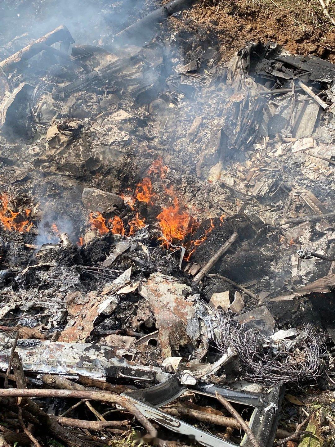 菲律宾空军一架直升机坠毁今天下午，菲律宾空军发言人表示，菲律宾空军一架直升机在南