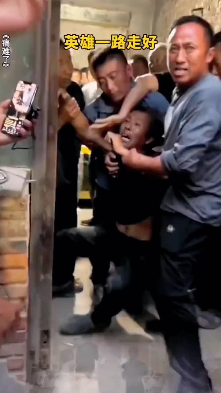 英雄一路走好，《痛难了》。
为何老天让我们进退两难，为何让我们留下终身遗憾。如果