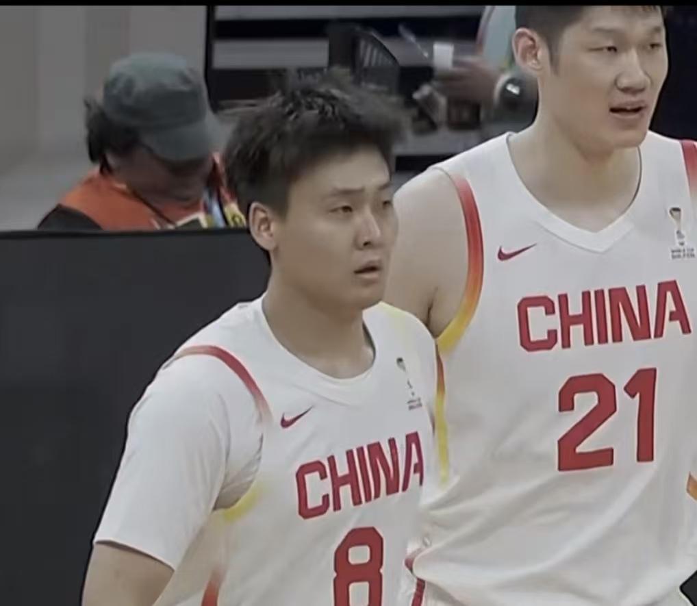 实话实说：中国男篮这场球本来是可以赢很轻松的，都是赵睿蛮干闹的最后险胜
 本来整