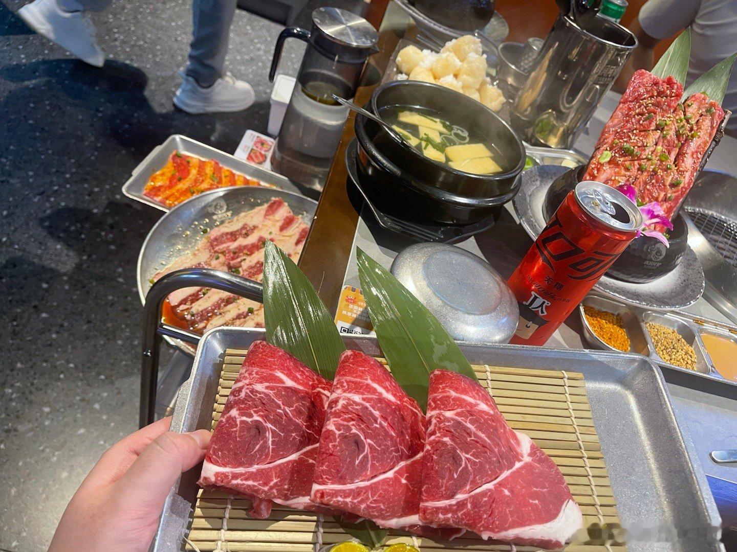钻粉大哥们来北京了那就大韭菜文化传媒买单吃个烤肉腐败一下 ​​​