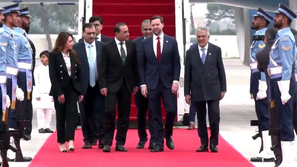 伊朗戳破美国霸权假象
 
令人意想不到的是，将美国拉下全球霸主地位，揭开美国纸老