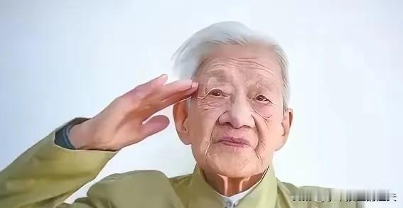 “黄继光icon堵枪眼是骗人的！”“都没黄继光这个人！”几年前，战斗英雄黄继光的