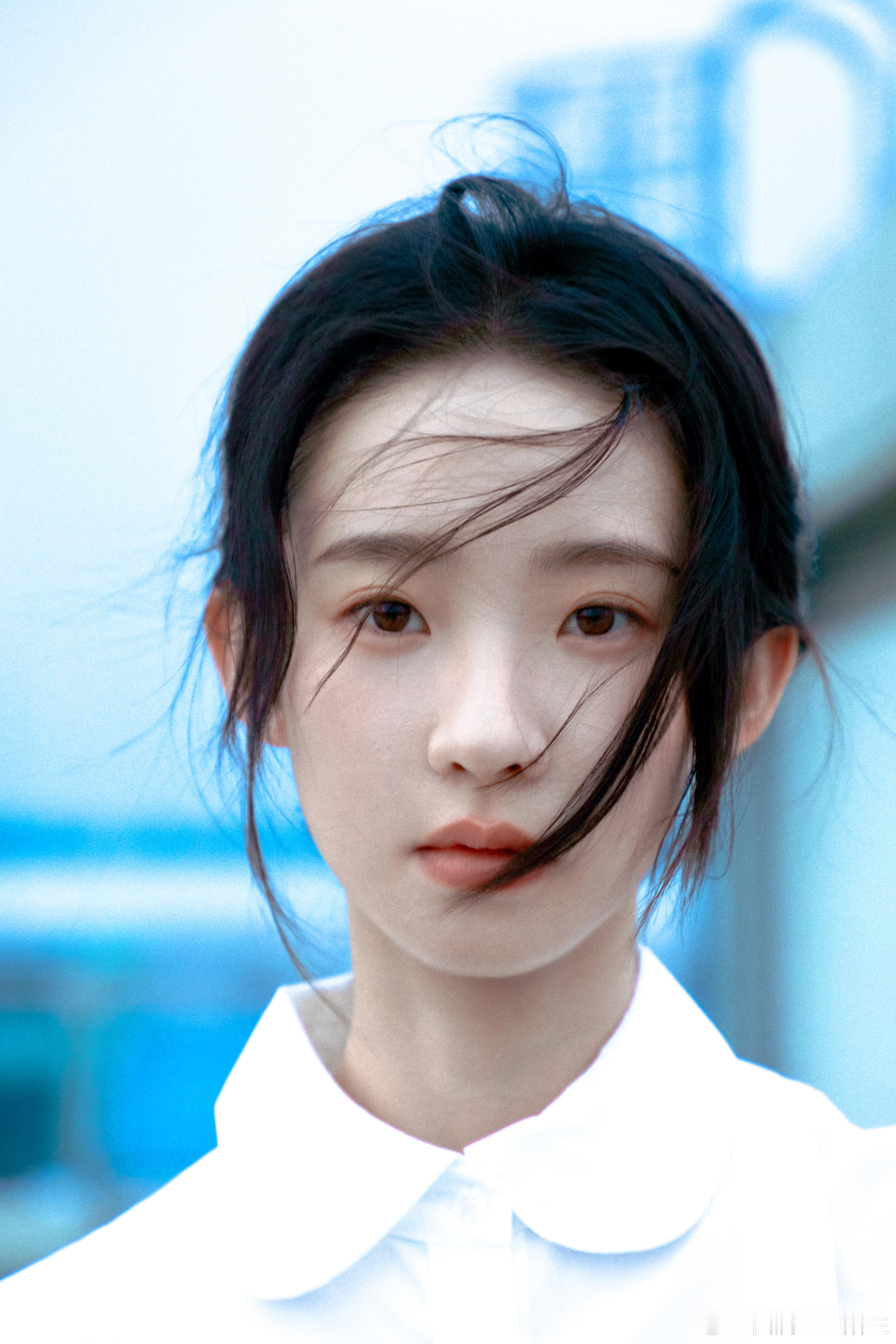 你淡漠的瞳孔里藏着一场有时差的雨张艺凡