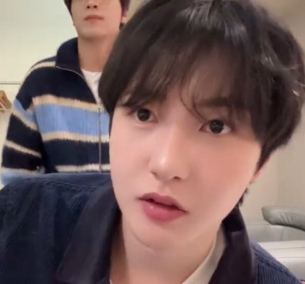 黄仁俊[超话]  hrj  黄仁俊  🐾我的猫 