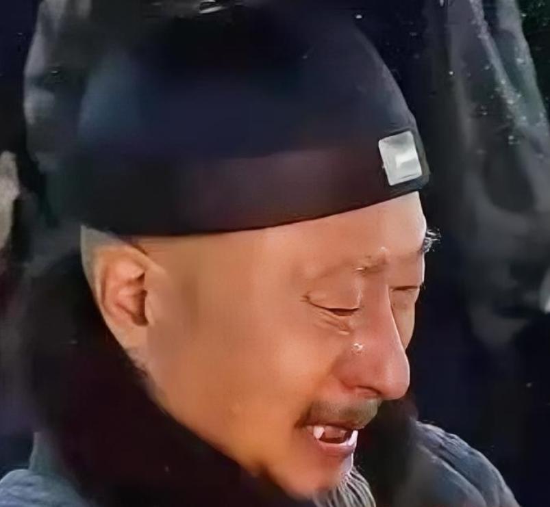 陈佩斯72岁深夜发文，送走的不是普通人！
8月11日中午，陈佩斯突然更新了社交账