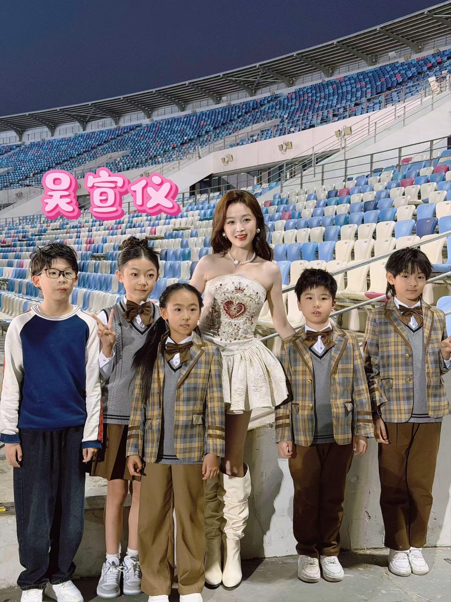 吴宣仪叶星星.吴宣仪 这又有刷到一张跨年的合影吴选