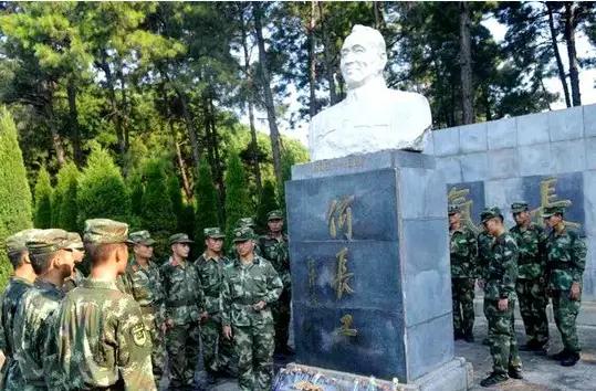 何长工：井冈山时期的功臣，过草地时一念之差，从此人生之路大不同

何长工的原名叫