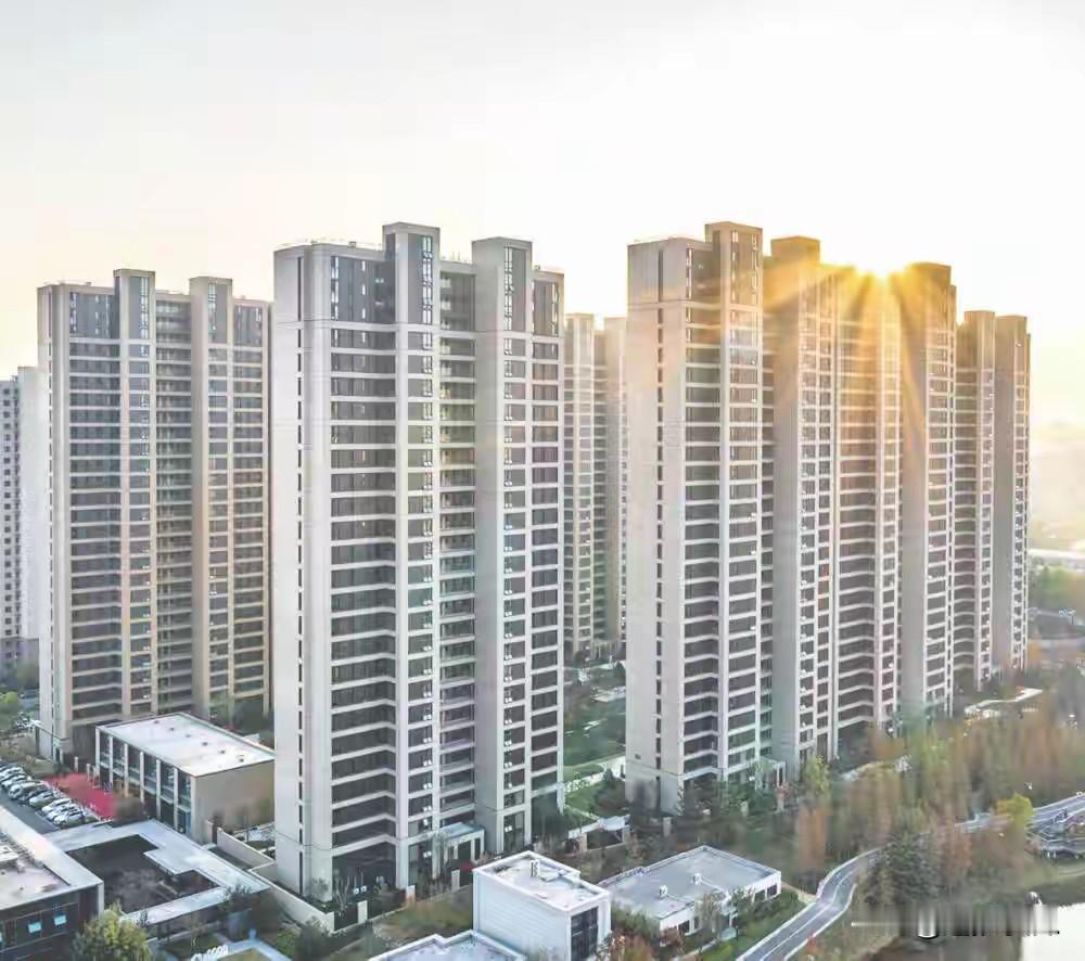 国家帮你付利息，但这回真不是救房价

房贷贴息落地，可省的钱跟很多人想的不一样。