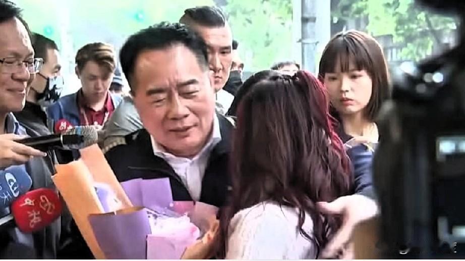 蔡正元入狱后脸书首更新！感谢了张启楷、馆长、苏恒、翟翾……万人按赞！

蔡正元3