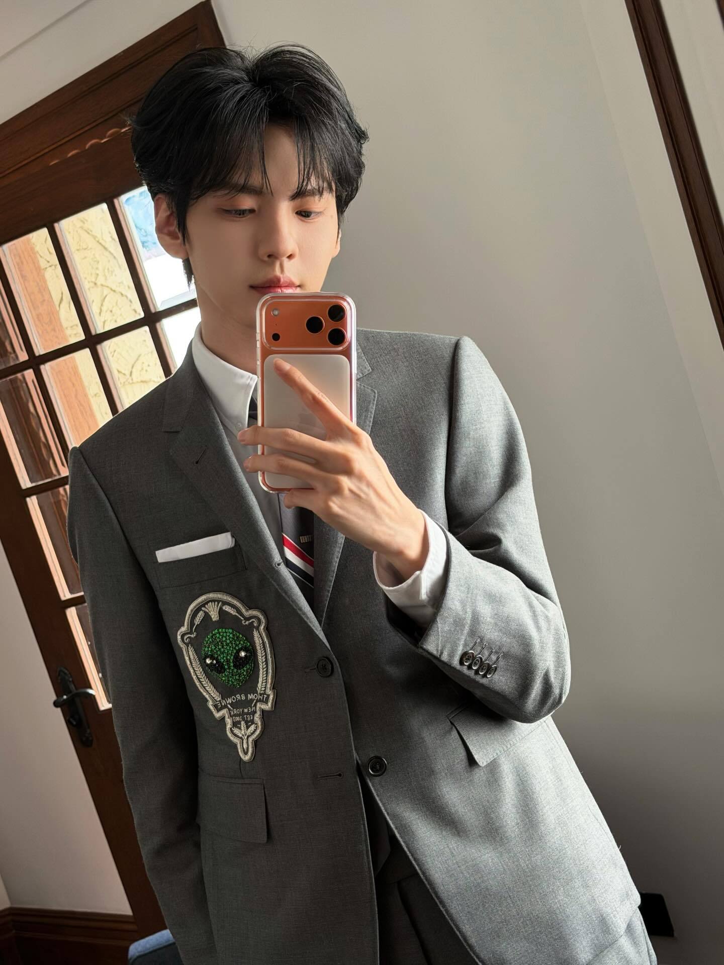 很帅很年轻的小伙子