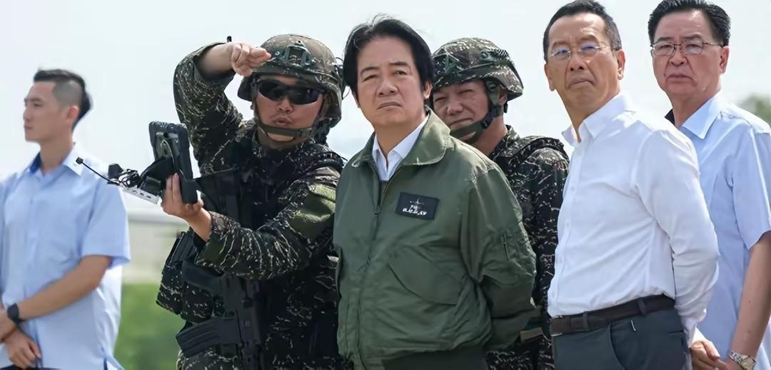 赖清德真怕了！嘴上喊寸土不让，私下盘算“迁都台中”，难道怕解放军斩首？
    