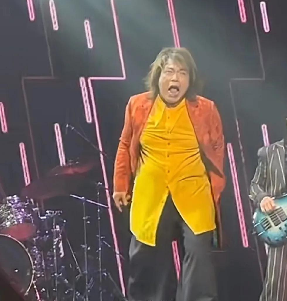 豪情伍佰。唱歌就是这么洒脱。不需要华丽的外衣，也能显示出体态丰盈，又那么惹人爱。