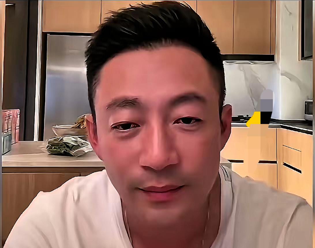 汪小菲醉酒怒怼亲妈！
别只当瓜吃，这波“叛逆”藏着最清醒的职场观！直播里脸红脖子