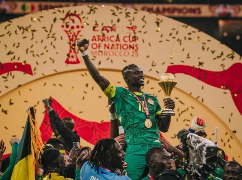 塞内加尔非洲杯冠军竟然可以改判！那海港曾经客场对阵梅州客家两个争议球如果也能改判